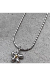 Collier étoile fleurie